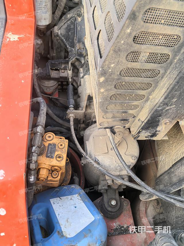 回转马达和主控阀（整机外观）