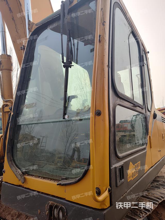 駕駛室整體（整機(jī)外觀）