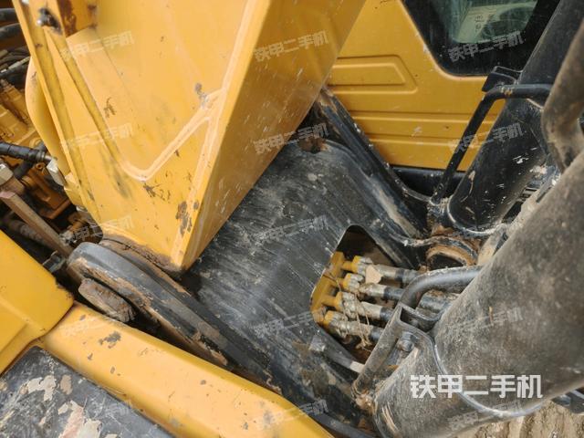 大臂根部?斜視(工作和回轉(zhuǎn)裝置) 大臂根部?斜視(工作和回轉(zhuǎn)裝置)