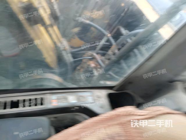 左后方玻璃角標(biāo)(駕駛室部分) 左后方玻璃角標(biāo)(駕駛室部分)