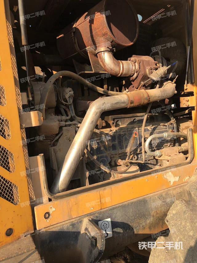 发动机右侧（整机外观及大件）