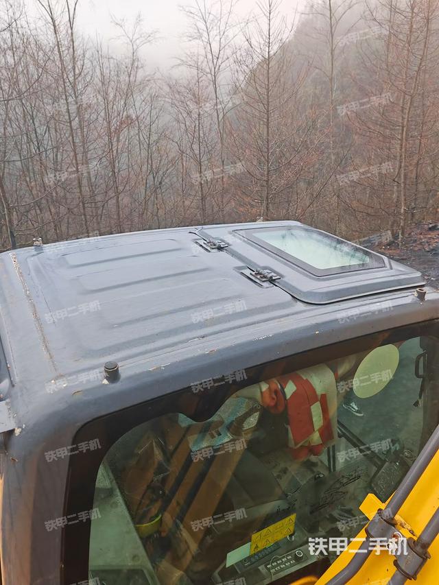 驾驶室顶部（整机外观）