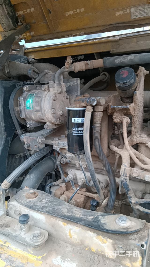 駕駛室整體(整機(jī)外觀) 駕駛室整體(整機(jī)外觀)