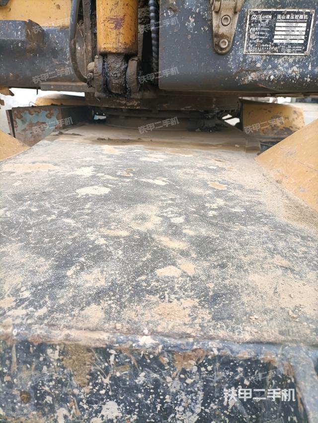 轉(zhuǎn)盤和下車架正前（工作和回轉(zhuǎn)裝置）