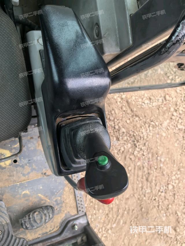 座椅右側(cè)控制臺/鑰匙門/油門/含右手柄（駕駛室部分）