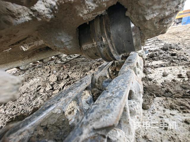 右驅動輪（行走機構）