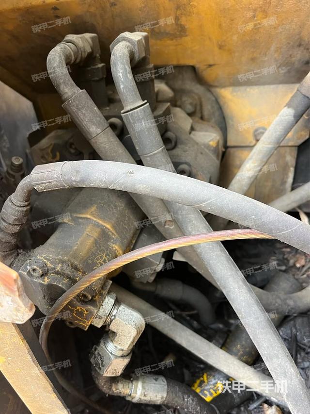 液壓泵艙室正面整體（整機(jī)外觀）