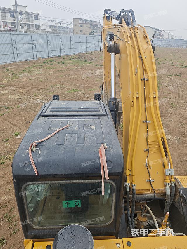 驾驶室顶部（整机外观）