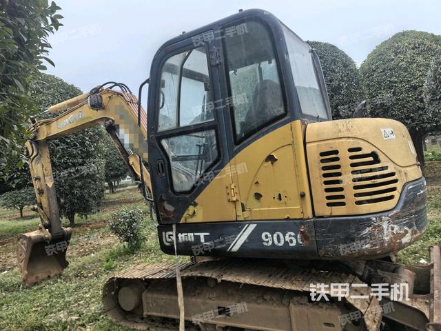 ?駕駛室正側(cè)（駕駛室部分）