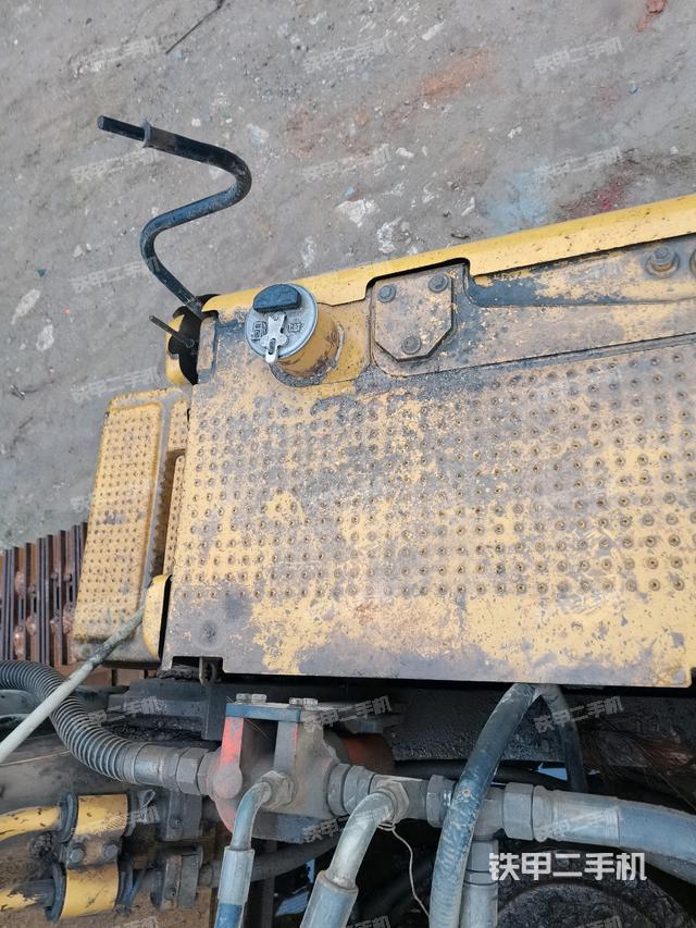 中央回轉(zhuǎn)接頭特寫(xiě)（上車(chē)部件）