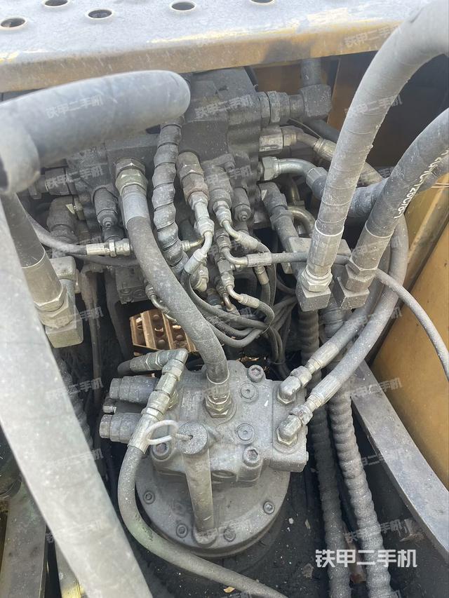 回转马达和主控阀（整机外观）