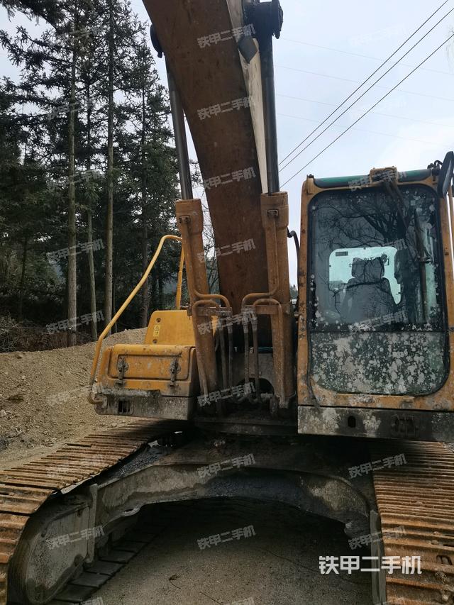 大臂油缸整體?豎拍（工作和回轉(zhuǎn)裝置）