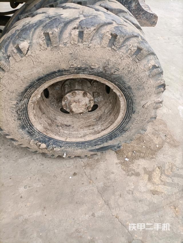 右驅(qū)動(dòng)輪（行走機(jī)構(gòu)）