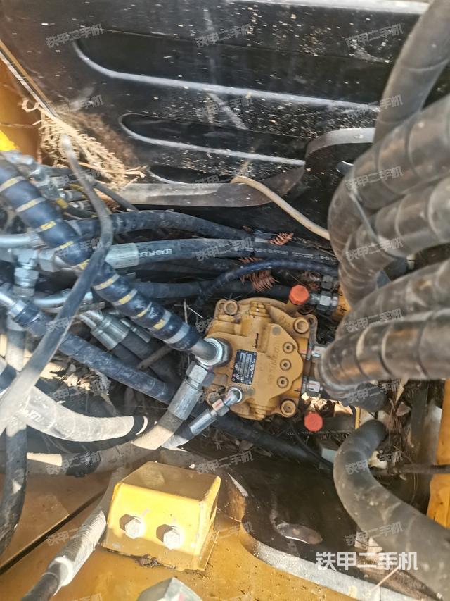 回轉(zhuǎn)馬達(dá)（上車部件）