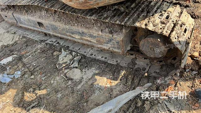 右側(cè)履帶整體?(行走機(jī)構(gòu)) 右側(cè)履帶整體?(行走機(jī)構(gòu))