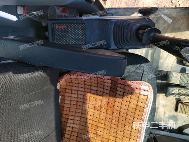 座椅左側(cè)控制臺(tái)/音響/含左手柄（駕駛室部分）