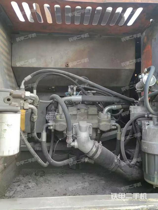 液壓泵艙室正面整體（整機(jī)外觀）