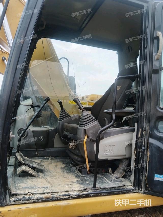 左后方玻璃角標(biāo)（駕駛室部分）