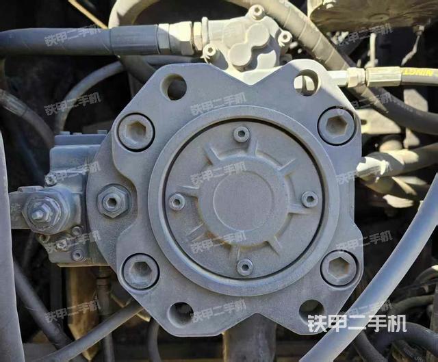 液壓泵艙室正面整體(整機外觀) 液壓泵艙室正面整體(整機外觀)
