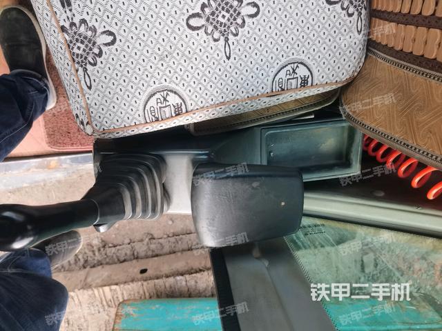 座椅左側控制臺/音響/含左手柄（駕駛室部分）