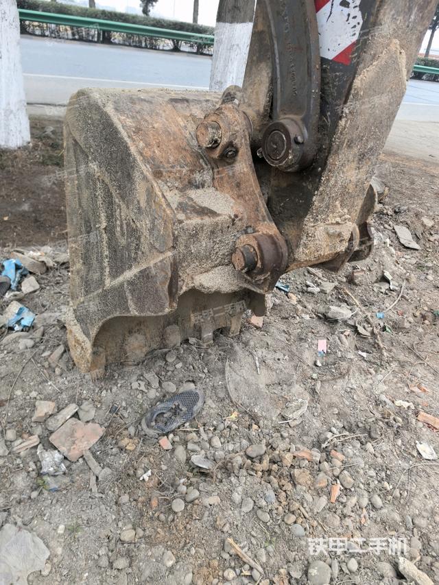 鏟斗右后整體（工作和回轉(zhuǎn)裝置）