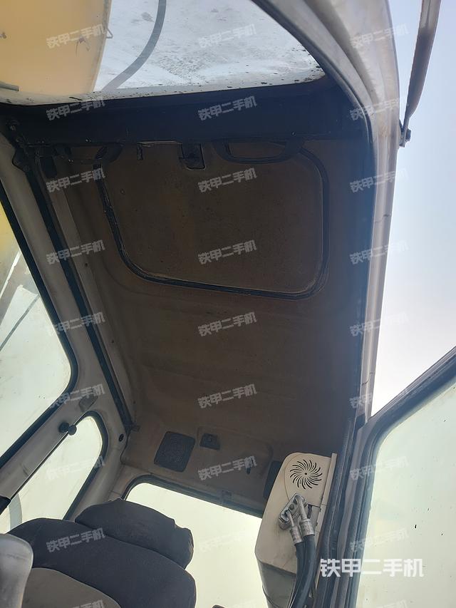 駕駛室頂部(整機外觀) 駕駛室頂部(整機外觀)