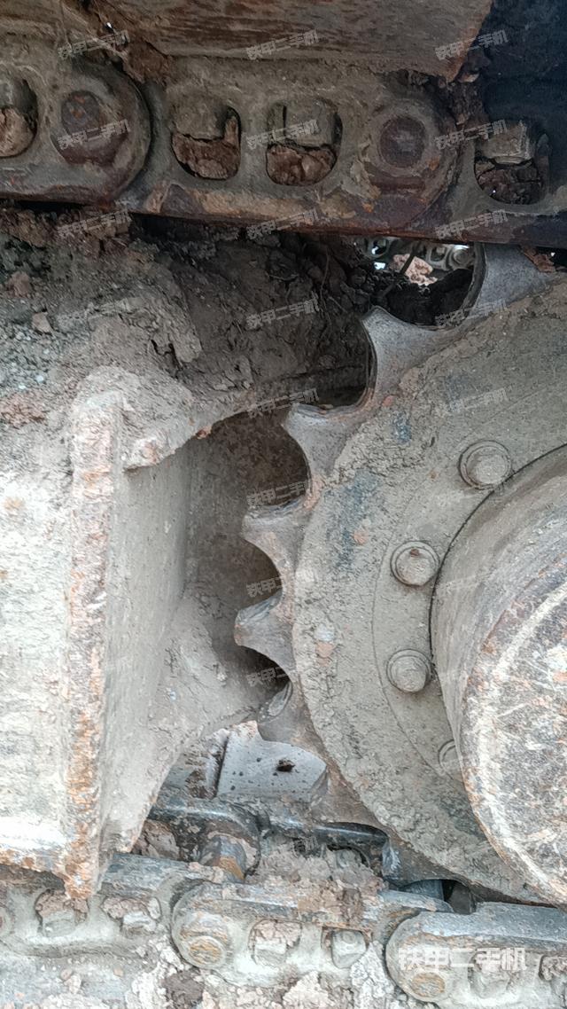 單側(cè)履帶整體(整機(jī)外觀) 單側(cè)履帶整體(整機(jī)外觀)