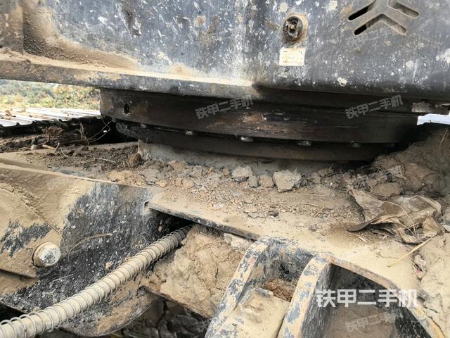 轉(zhuǎn)盤和下車架正前（工作和回轉(zhuǎn)裝置）