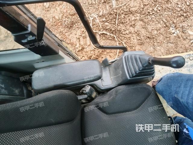 座椅右側(cè)控制臺(tái)/鑰匙門/油門/含右手柄（駕駛室部分）