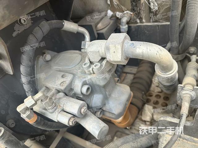 液壓泵艙室正面整體(整機(jī)外觀) 液壓泵艙室正面整體(整機(jī)外觀)