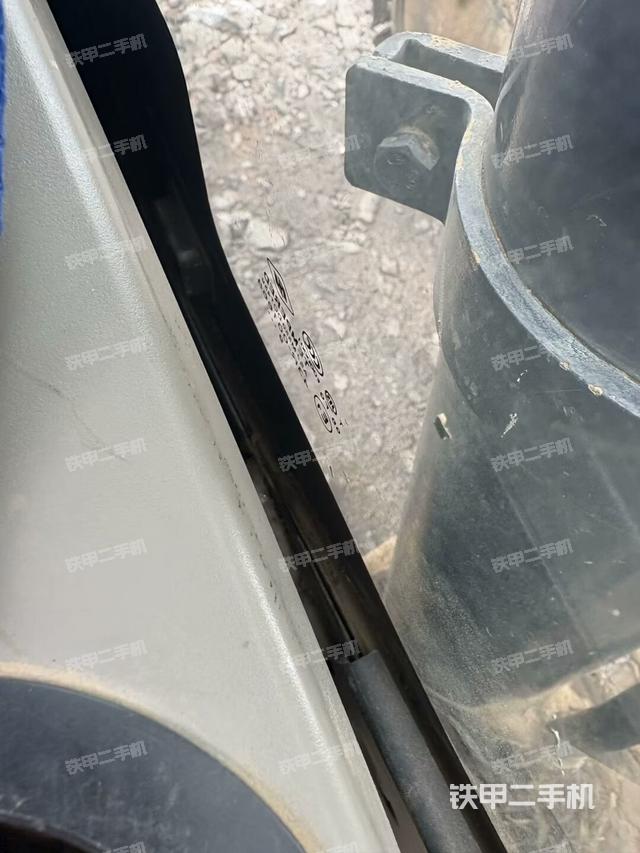 駕駛室左后45度(駕駛室部分) 駕駛室左后45度(駕駛室部分)