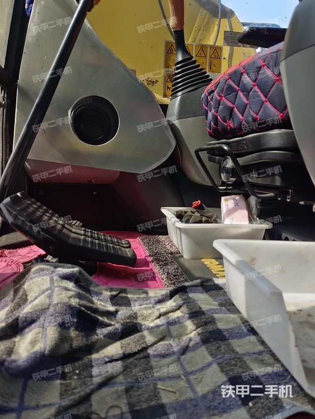 驾驶室整体（整机外观）