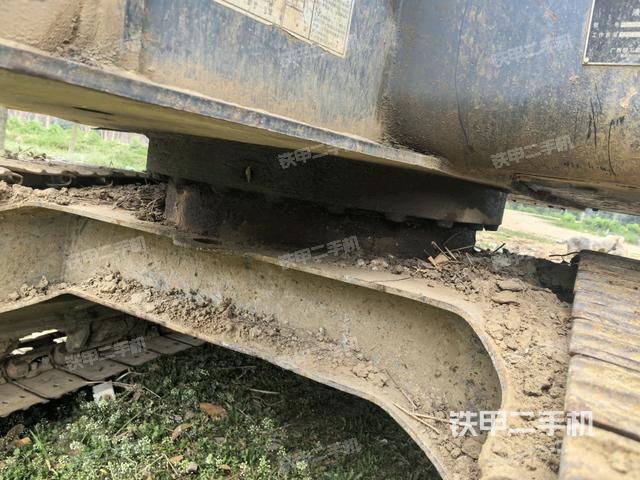 轉(zhuǎn)盤(pán)和下車架正前（工作和回轉(zhuǎn)裝置）