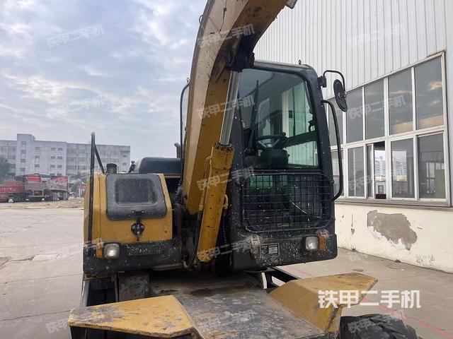 大臂根部?斜（工作和回轉(zhuǎn)裝置）