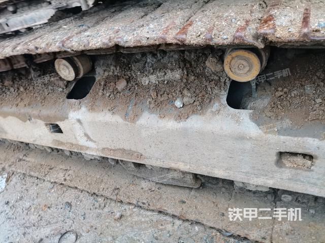 右側(cè)履帶整體(行走機(jī)構(gòu)) 右側(cè)履帶整體(行走機(jī)構(gòu))