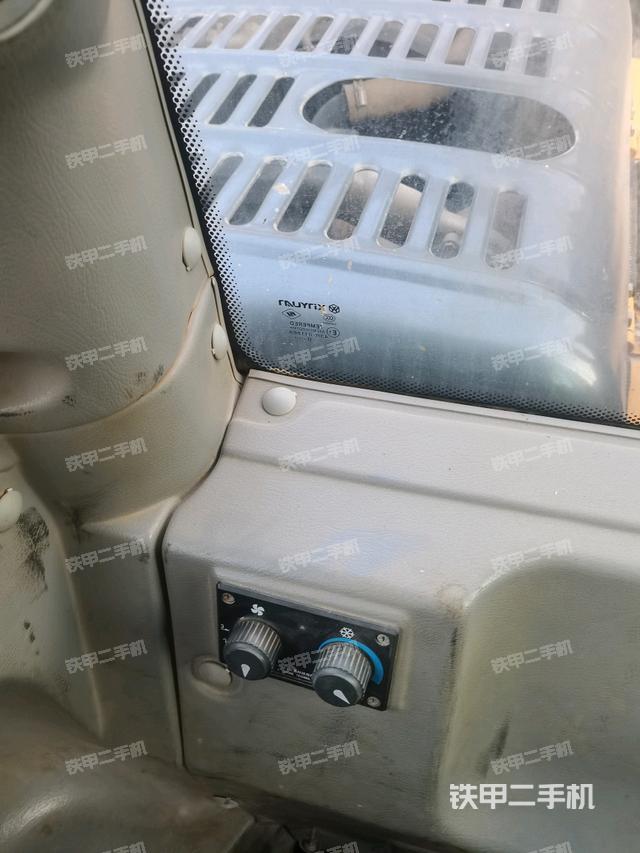 后窗玻璃角標（駕駛室部分）