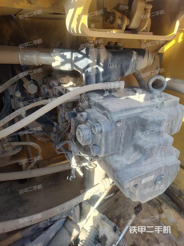 液壓泵艙室正面整體（整機(jī)外觀）