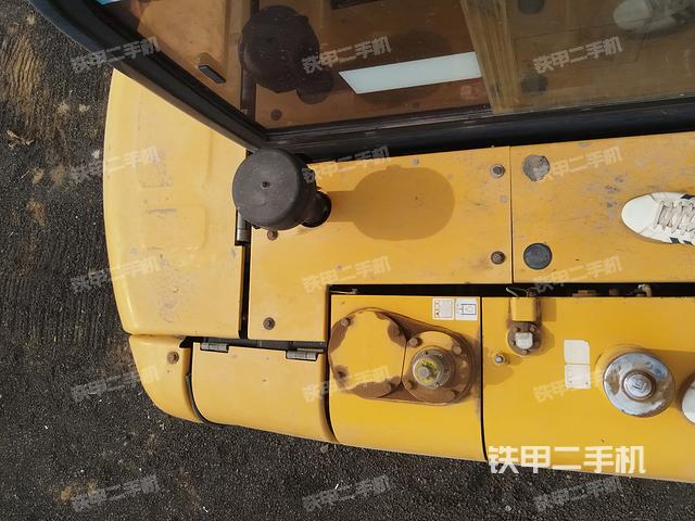 驾驶室顶部（整机外观）