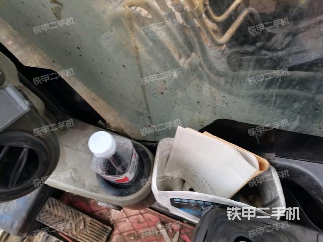 右側(cè)玻璃角標(biāo)(駕駛室部分) 右側(cè)玻璃角標(biāo)(駕駛室部分)