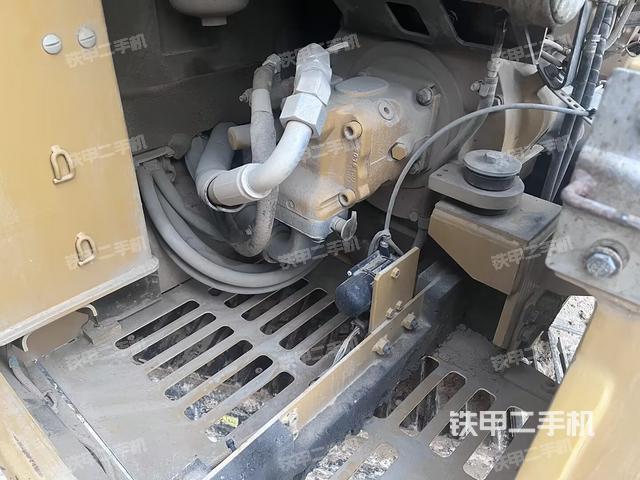 液壓泵艙室正面整體（整機(jī)外觀）