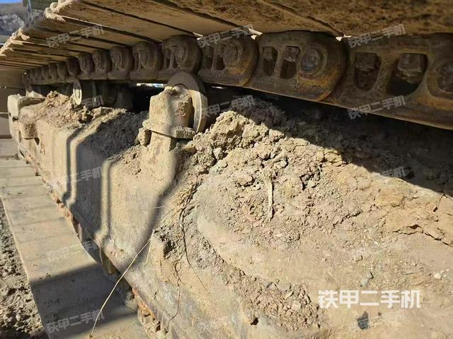 單側(cè)履帶整體(整機外觀) 單側(cè)履帶整體(整機外觀)