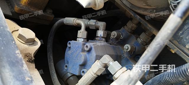 液壓泵艙室正面整體(整機外觀) 液壓泵艙室正面整體(整機外觀)