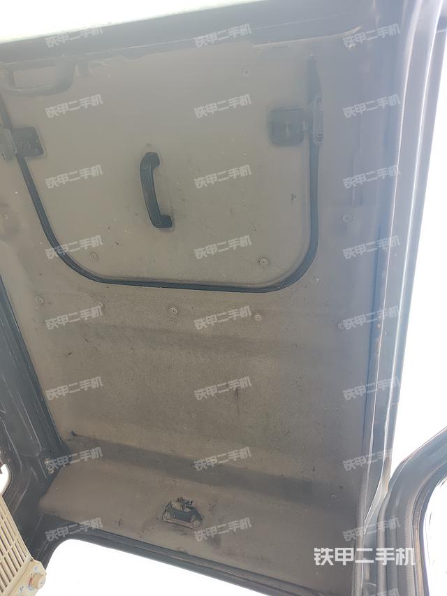 駕駛室頂部(整機外觀) 駕駛室頂部(整機外觀)