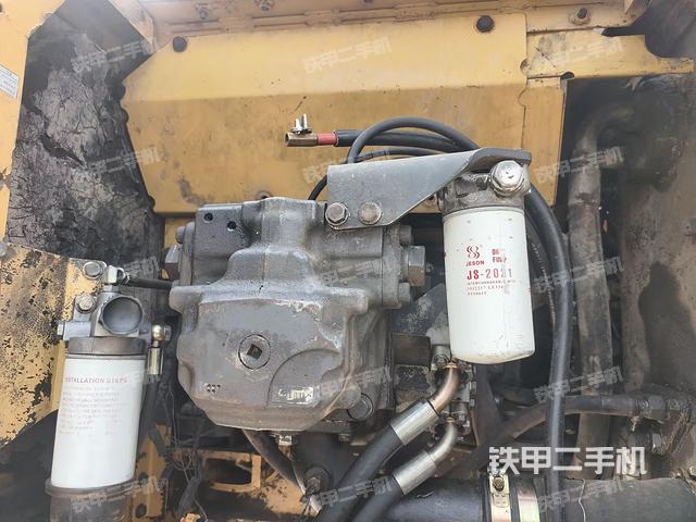 液壓泵艙室正面整體(整機外觀) 液壓泵艙室正面整體(整機外觀)