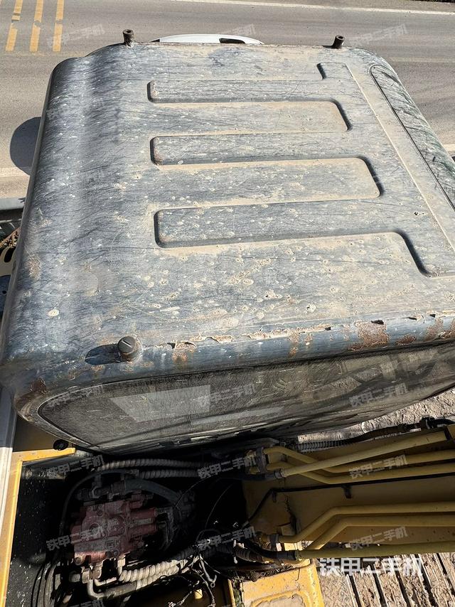 驾驶室顶部（整机外观）