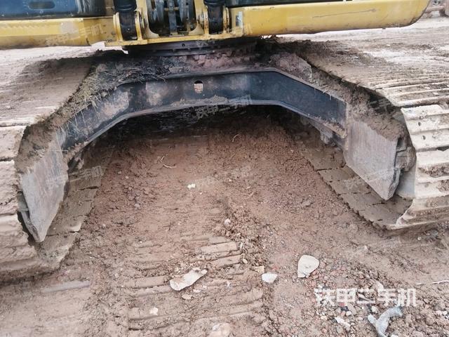 轉(zhuǎn)盤和下車架正前（工作和回轉(zhuǎn)裝置）