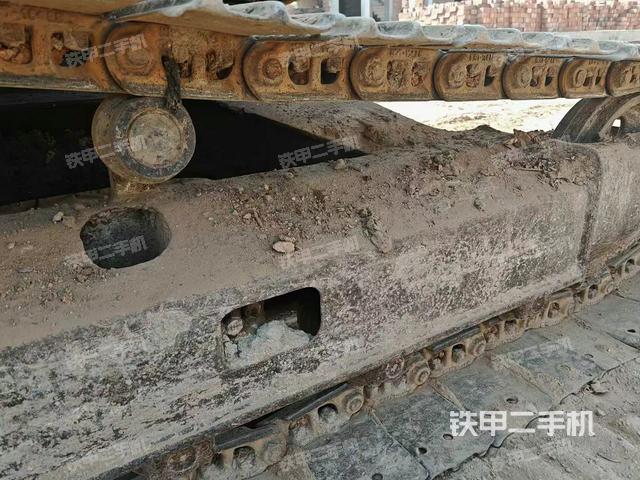 單側(cè)履帶整體(整機外觀) 單側(cè)履帶整體(整機外觀)