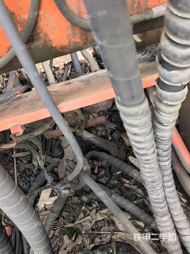 中央回转接头特写（上车部件）