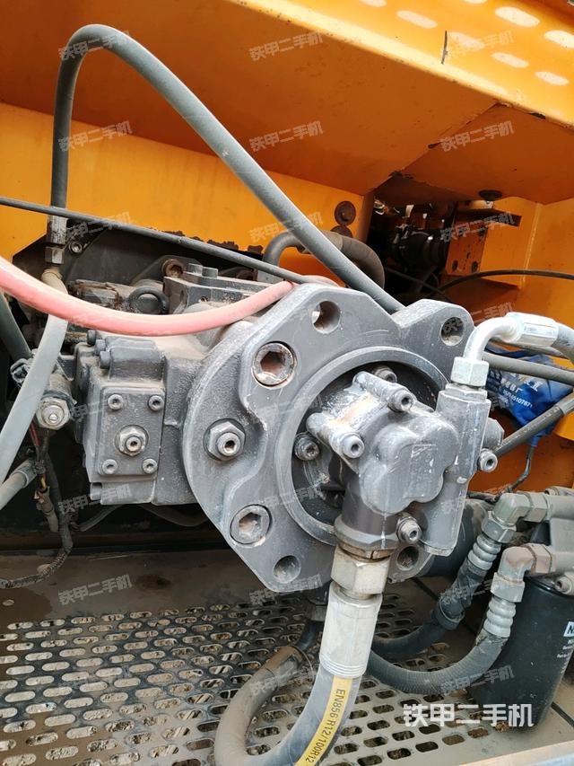 液壓泵艙室正面整體（整機(jī)外觀）