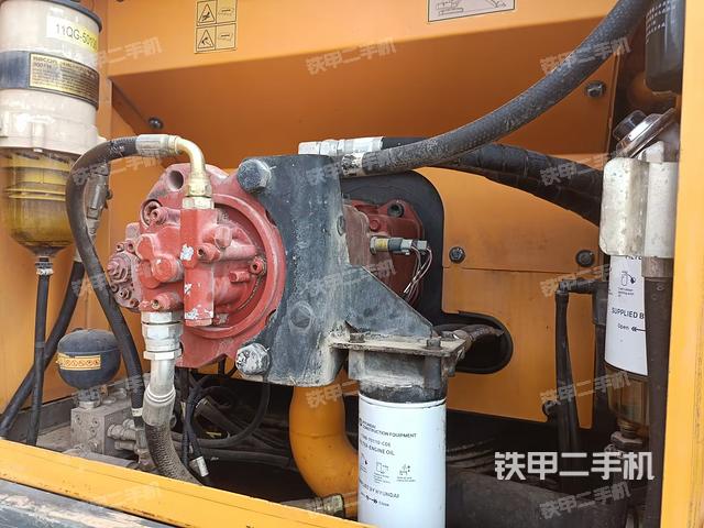 液壓泵艙室正面整體(整機(jī)外觀) 液壓泵艙室正面整體(整機(jī)外觀)